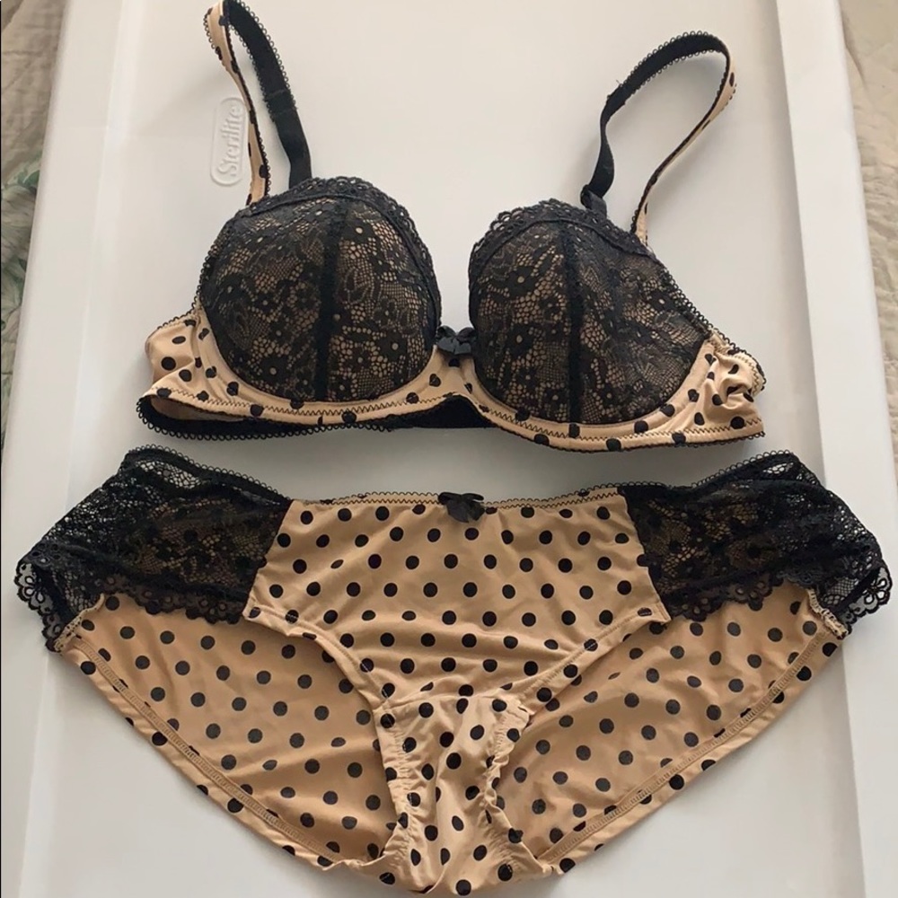 Wacoal b. tempted bra and panty set